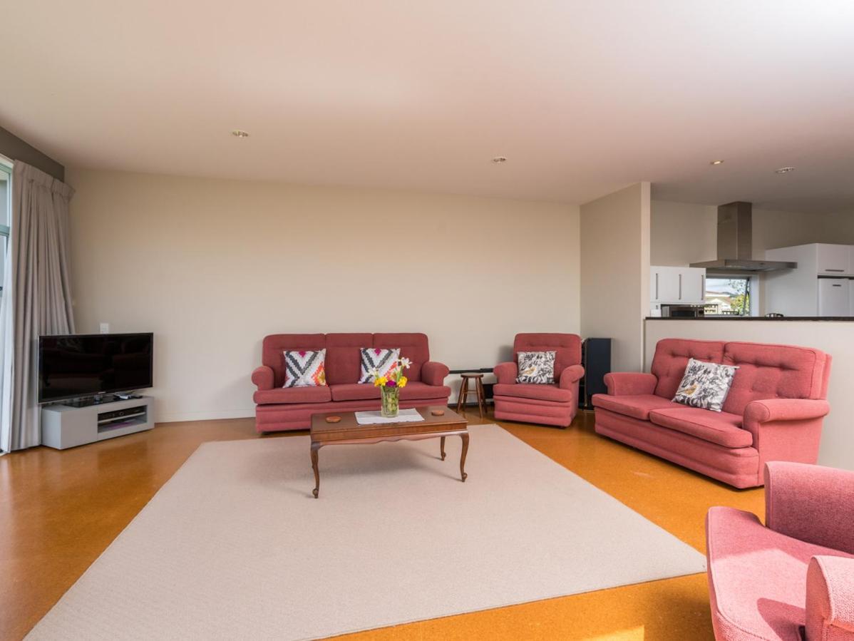 Roberts Retreat - Mangawhai Holiday Home Экстерьер фото