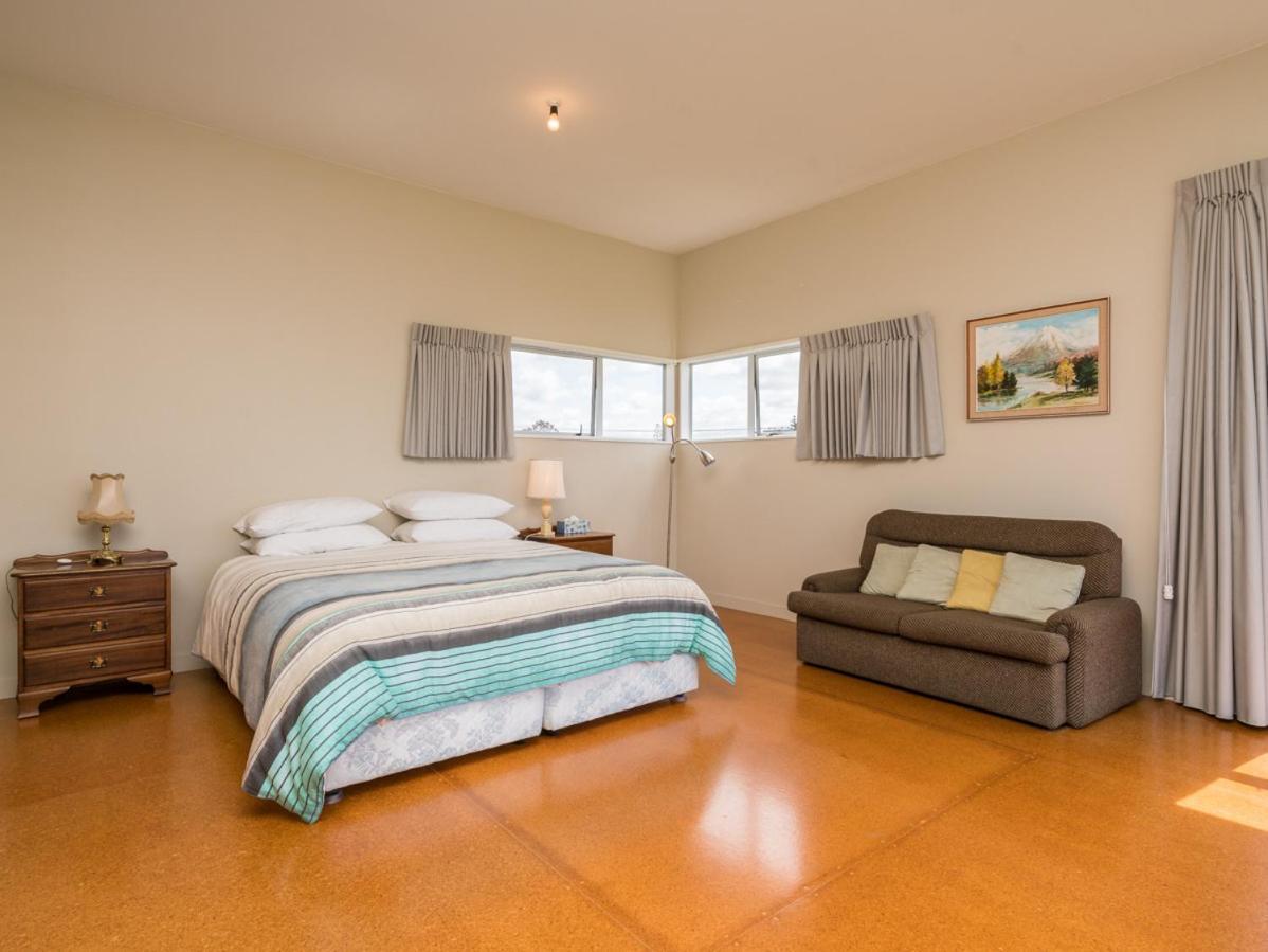 Roberts Retreat - Mangawhai Holiday Home Экстерьер фото