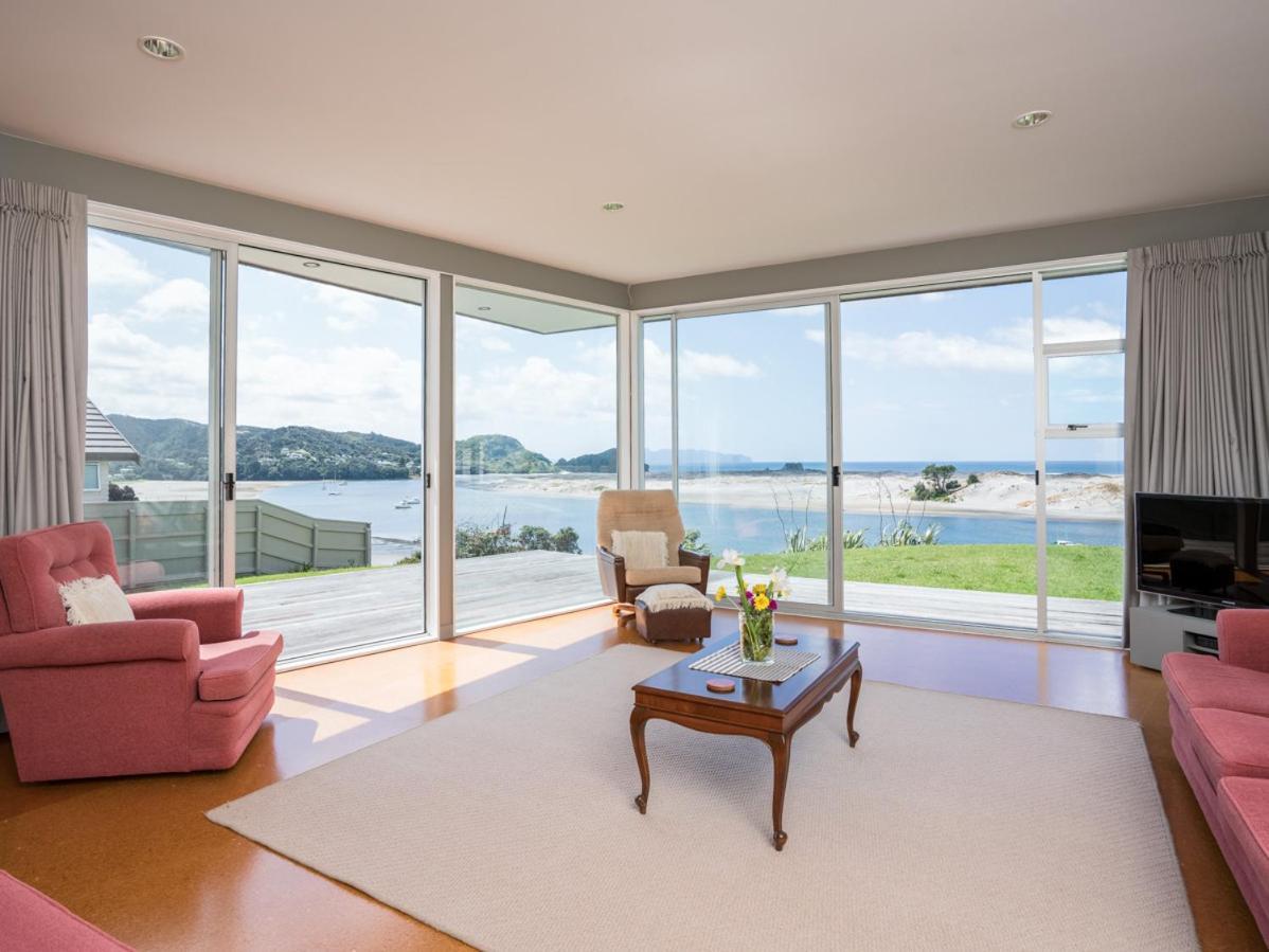 Roberts Retreat - Mangawhai Holiday Home Экстерьер фото